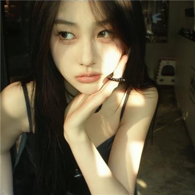 我以胭脂覆山河